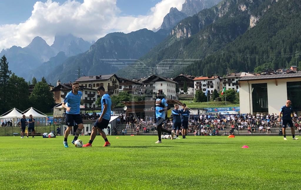 La Lazio si presenta: tutta la prima squadra e la maglia Away