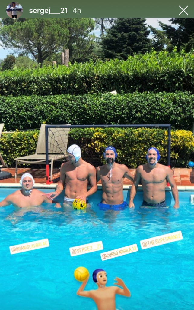Milinkovic a Ferragosto insieme agli amici