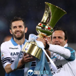 Lazio-Bologna, giro di campo con la Coppa Italia