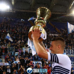Lazio-Bologna, giro di campo con la Coppa Italia